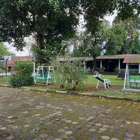 Yehezkiel Hotel Lembang Mitra Reddoorz Exteriör bild