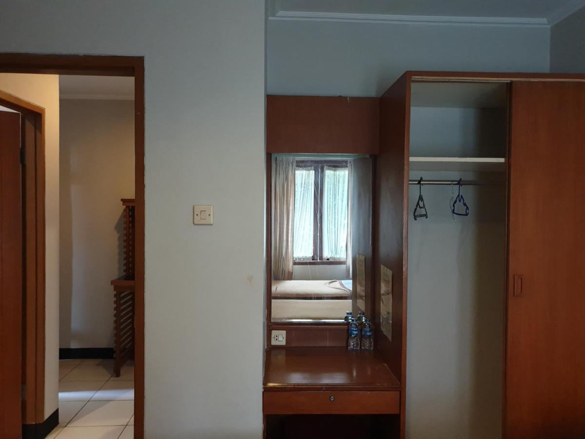 Yehezkiel Hotel Lembang Mitra Reddoorz Exteriör bild