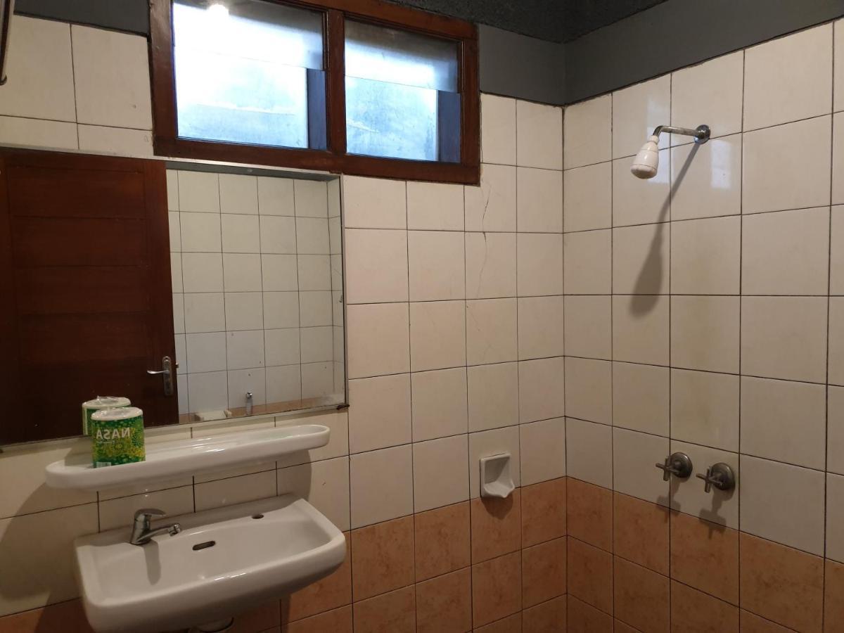 Yehezkiel Hotel Lembang Mitra Reddoorz Exteriör bild