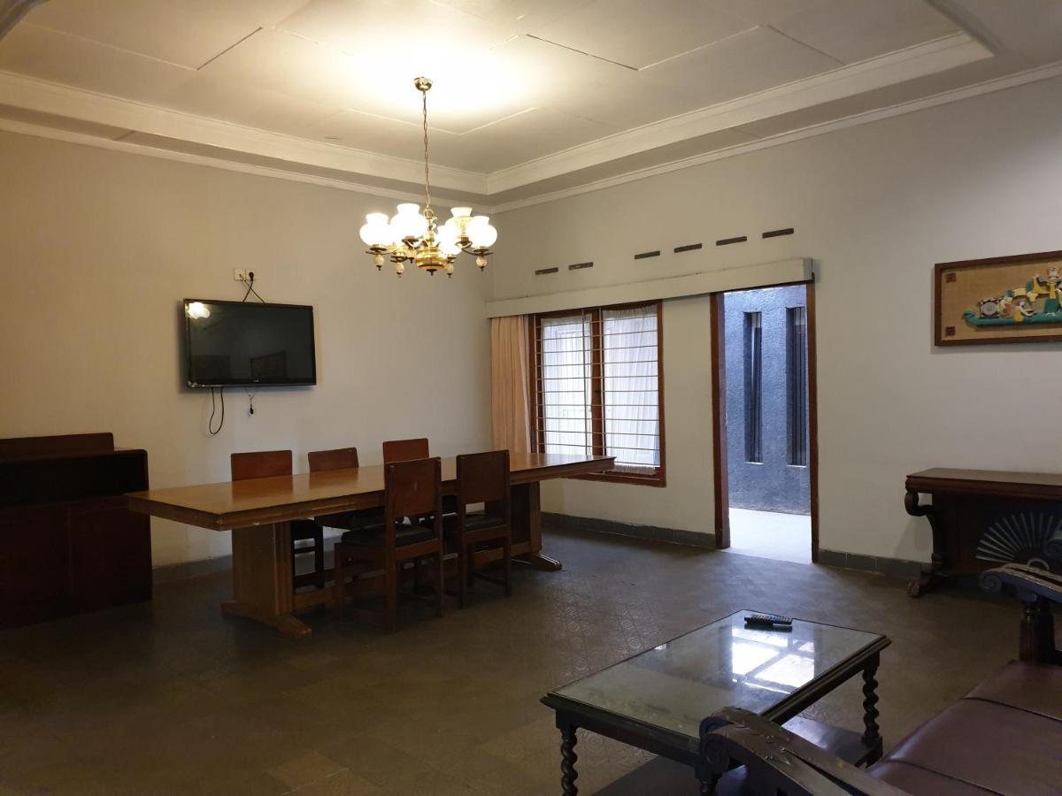 Yehezkiel Hotel Lembang Mitra Reddoorz Exteriör bild