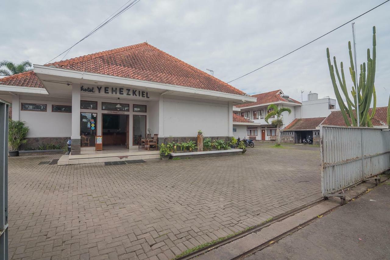 Yehezkiel Hotel Lembang Mitra Reddoorz Exteriör bild