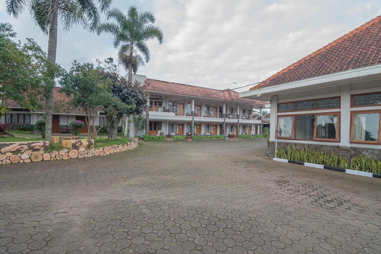 Yehezkiel Hotel Lembang Mitra Reddoorz Exteriör bild