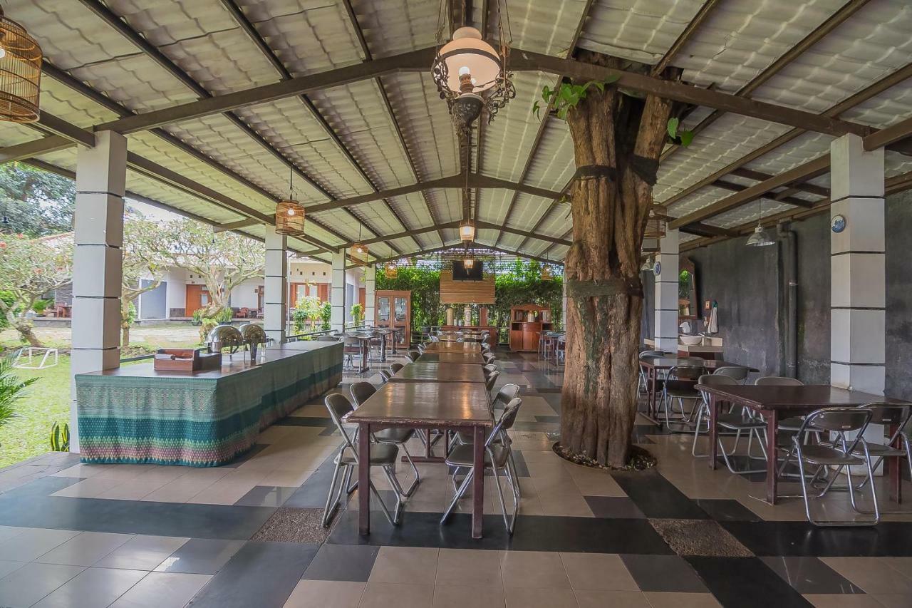 Yehezkiel Hotel Lembang Mitra Reddoorz Exteriör bild