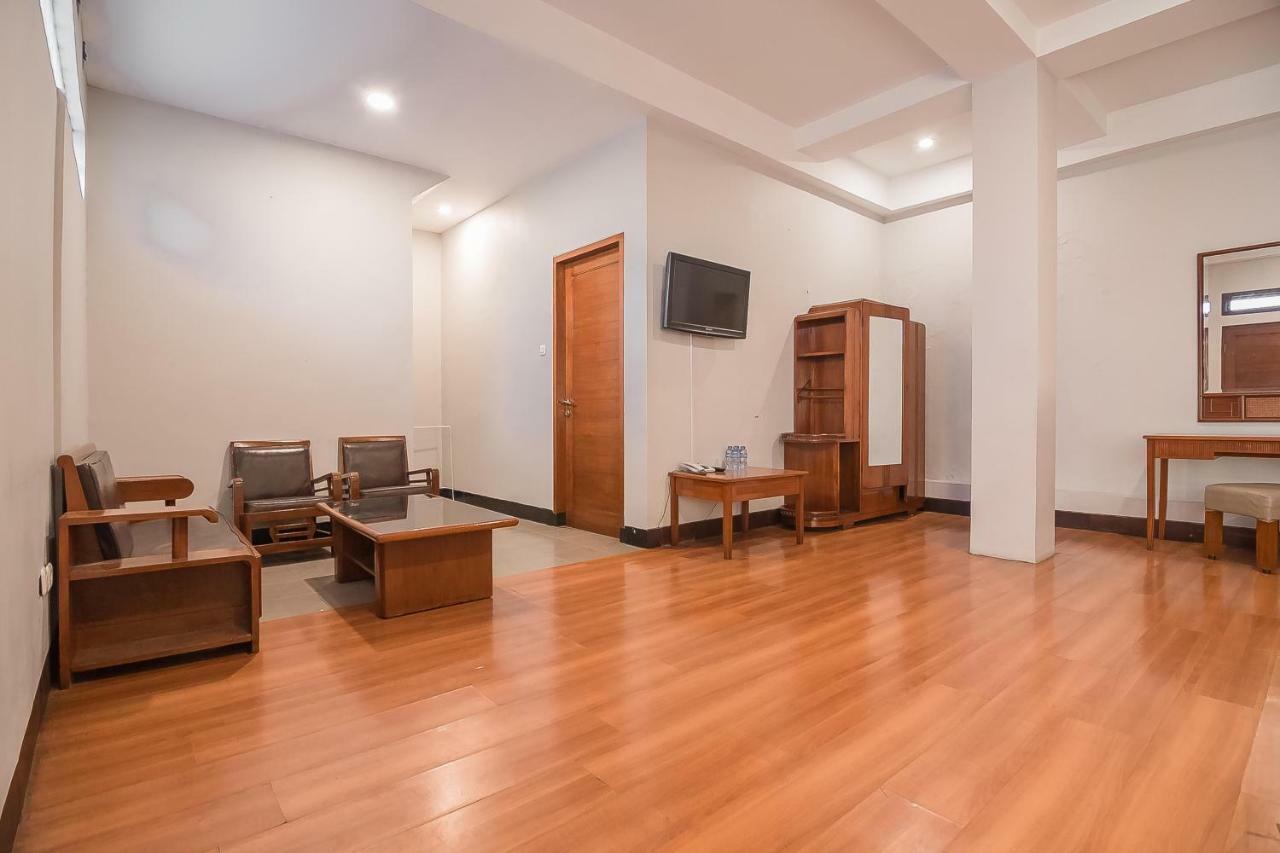 Yehezkiel Hotel Lembang Mitra Reddoorz Exteriör bild