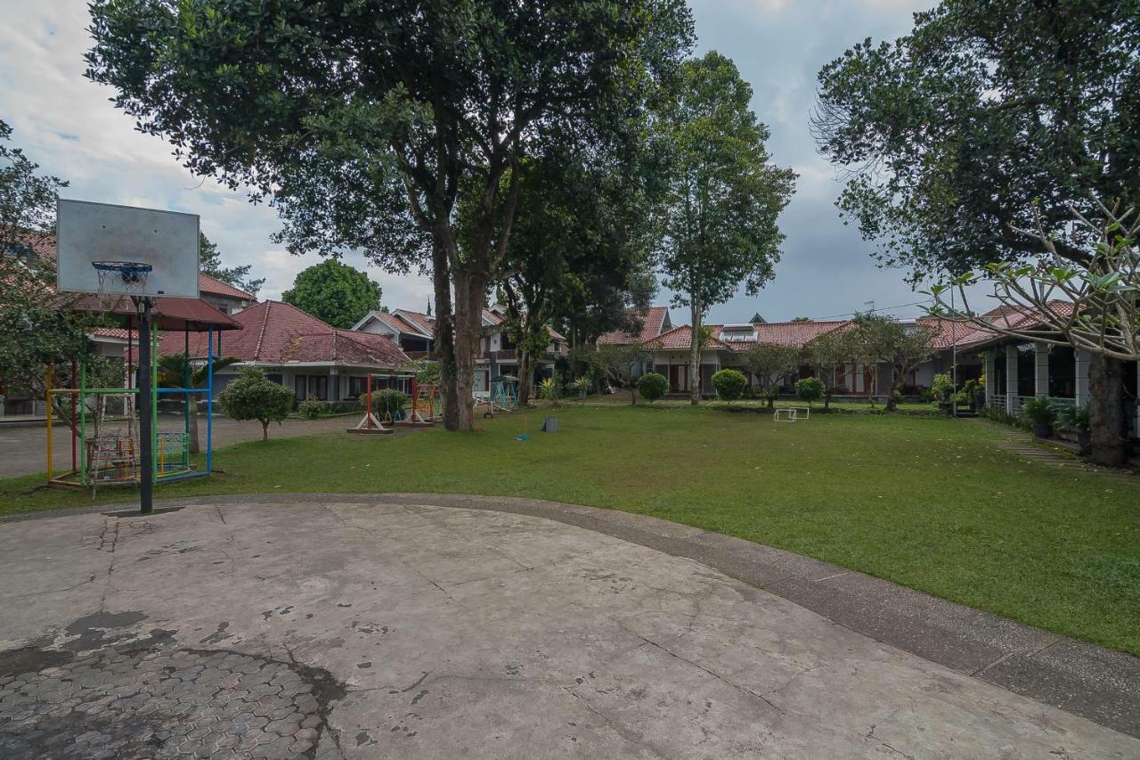 Yehezkiel Hotel Lembang Mitra Reddoorz Exteriör bild