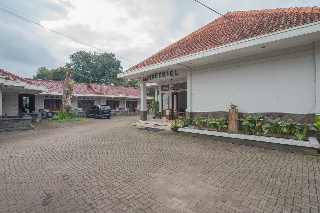 Yehezkiel Hotel Lembang Mitra Reddoorz Exteriör bild