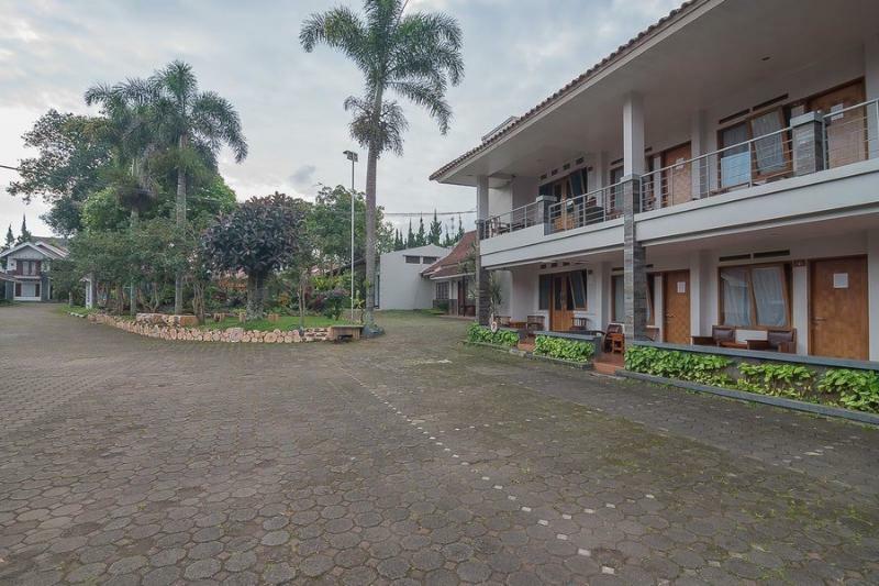 Yehezkiel Hotel Lembang Mitra Reddoorz Exteriör bild